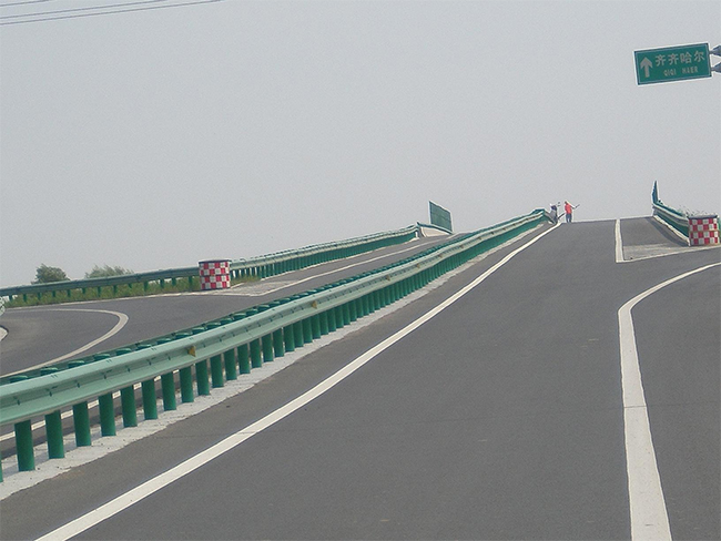 泰州高速公路护栏的材质与规格