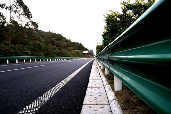 泰州高速公路护栏的常用类型