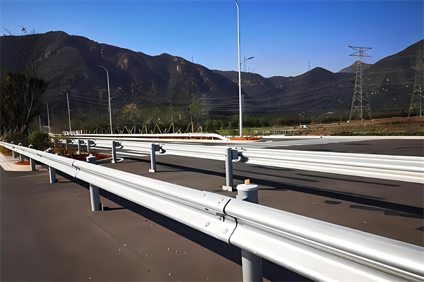 泰州农村公路护栏与高速公路护栏的材质深度解析