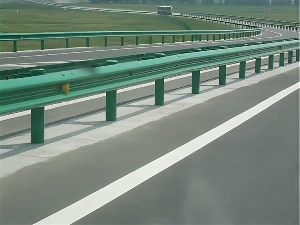 泰州高速护栏板守护安全广泛应用于多个行业